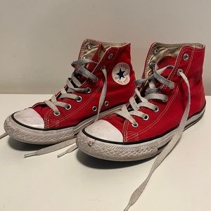 Unisex Kids Red Hi Top Converse CTAS size 3
